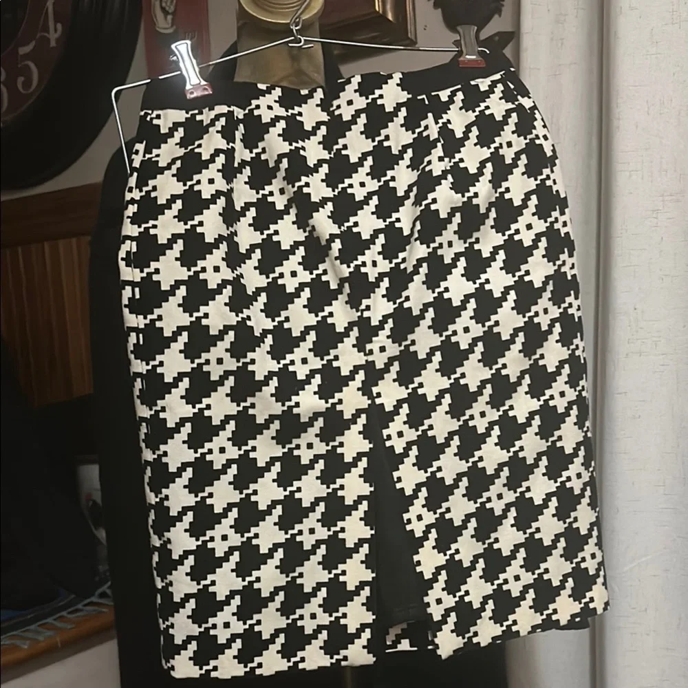 CNC Costume National Black and White Pencil Skirt